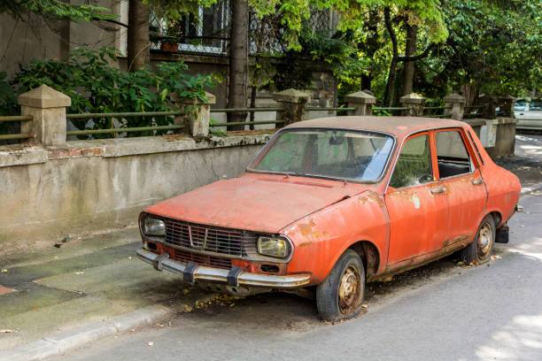 У Дніпрі закликають прибрати покинуті авто з вулиць