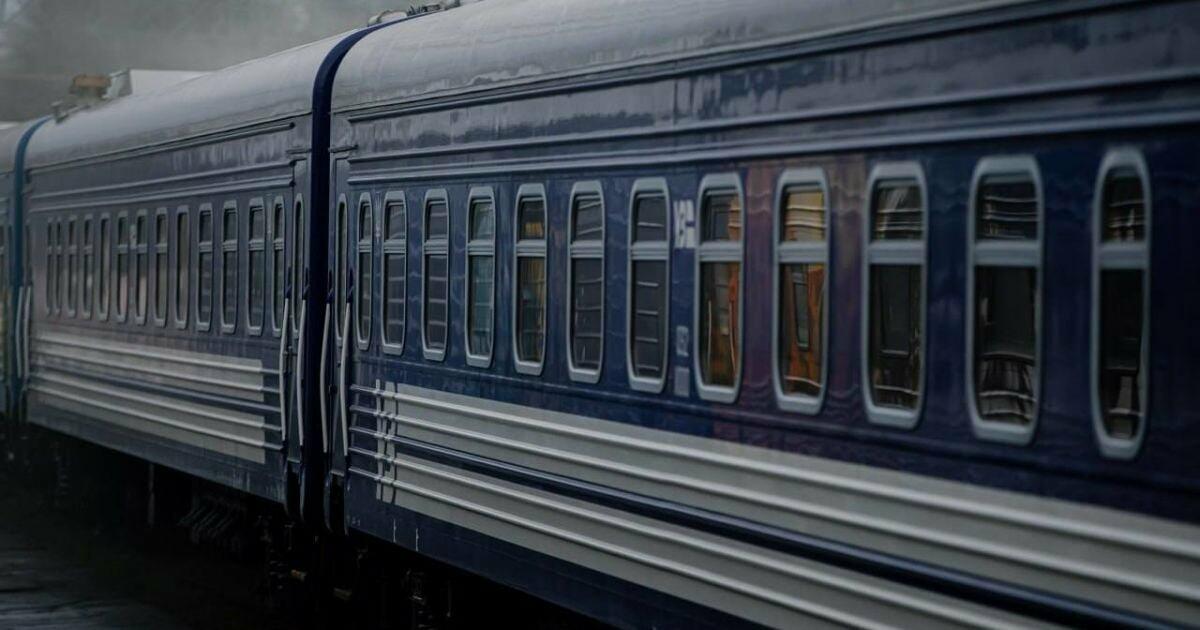 Затримки потягів через Дніпро сягають 7 годин 34 хвилин — «Укрзалізниця»