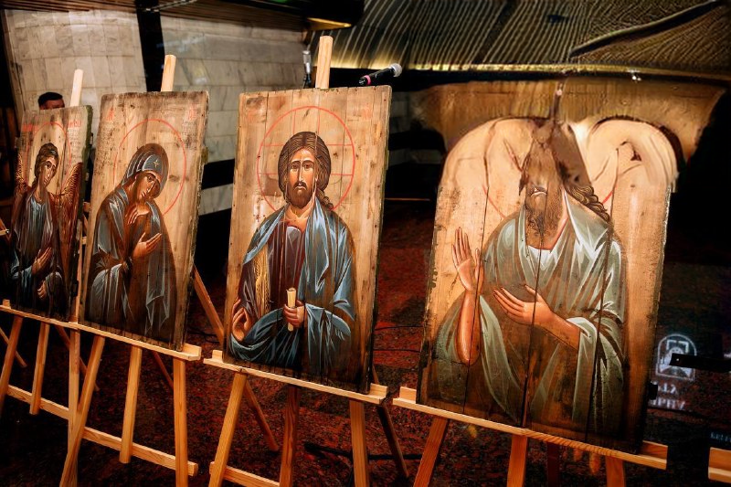 In Dnipro wurde die Ausstellung „Ikonen auf Munitionskisten“ eröffnet