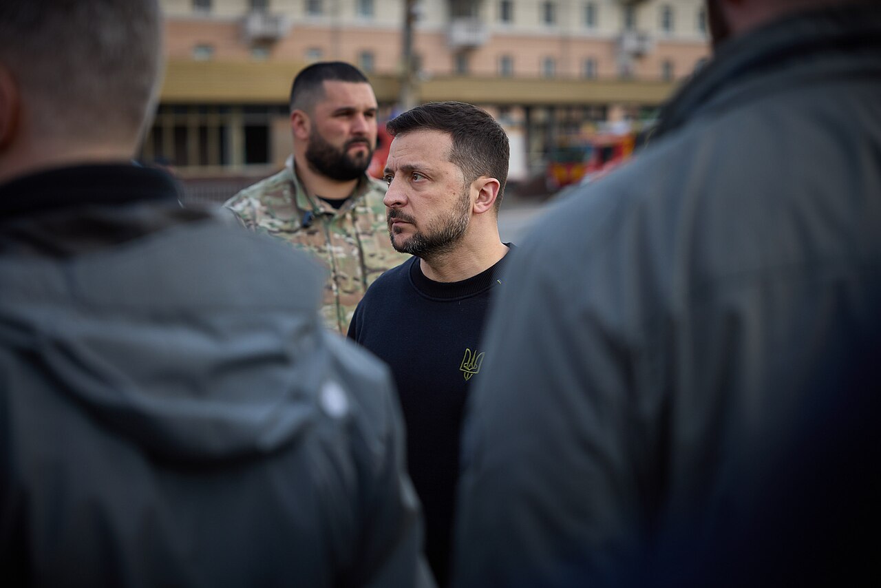 Ілюстративне фото: Передмістя Дніпра: з будинку, у який влучив дрон, врятували 30 людей